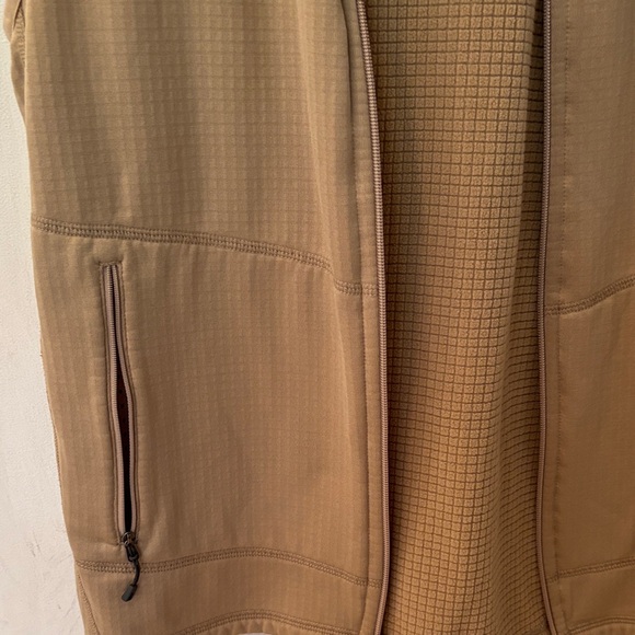 Patagonia Men's Tan Vest - Picture 2 of 3